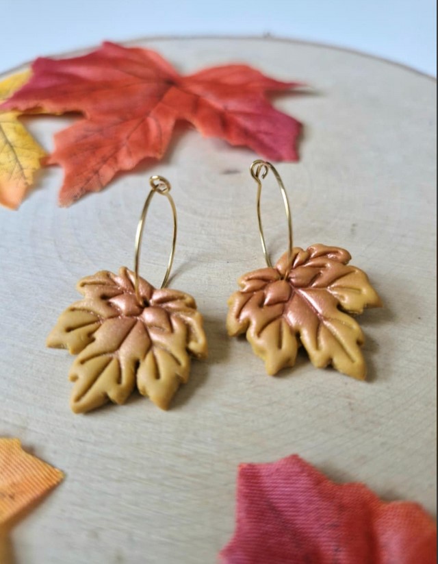 Boucles d'oreilles créoles feuilles automne nature pate polymere1